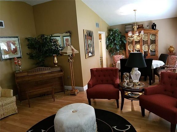 5th image of 710 Windgrove Trl