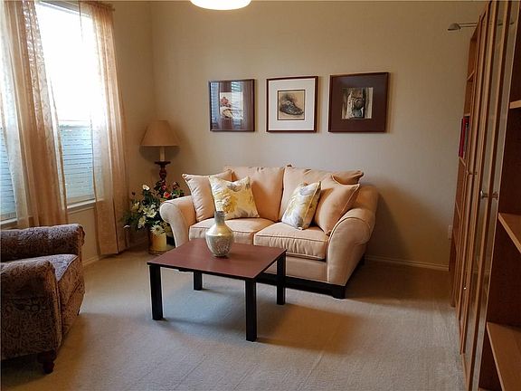 4th image of 209 Creekview Dr