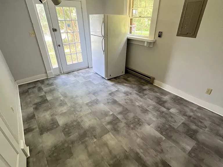 1512 Greenview Dr — Photo 7