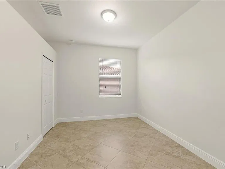 2080 Wellington St — Photo 17