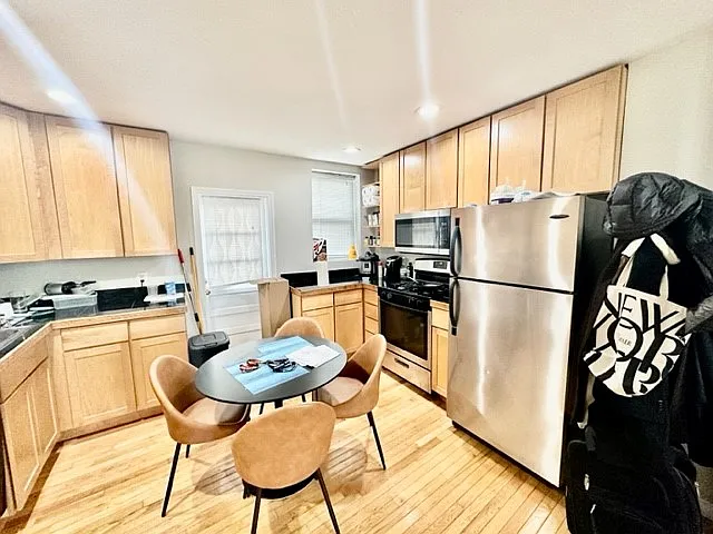 220 Hanover St #12 — Photo 7
