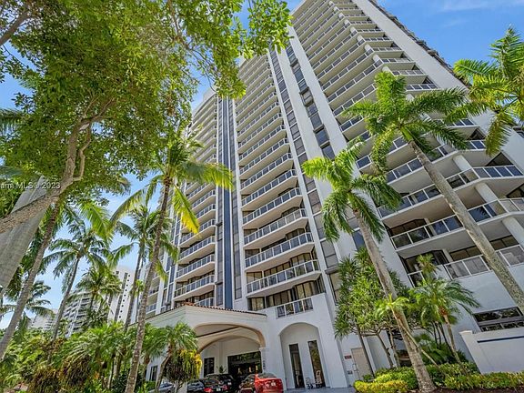 2nd image of 3600 Yacht Club Dr Penthouse 2