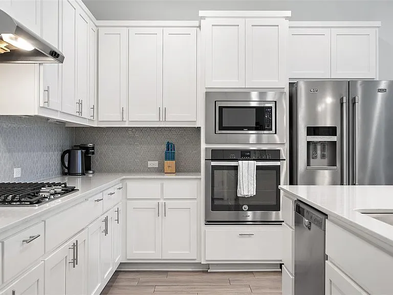 2211 Robert Browning St — Photo 11