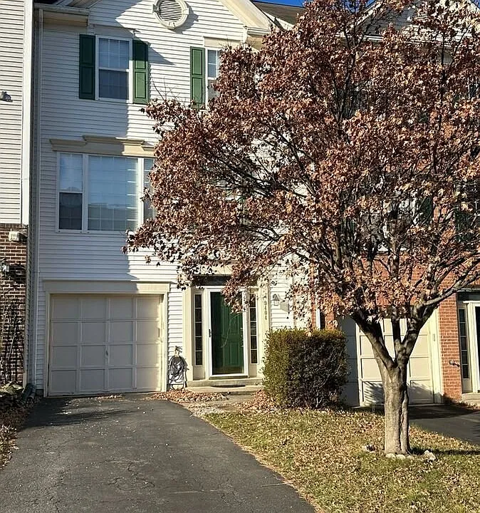 9404 Black Hawk Ct