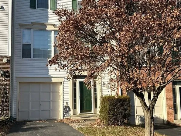 9404 Black Hawk Ct, Manassas Park, VA 20111
