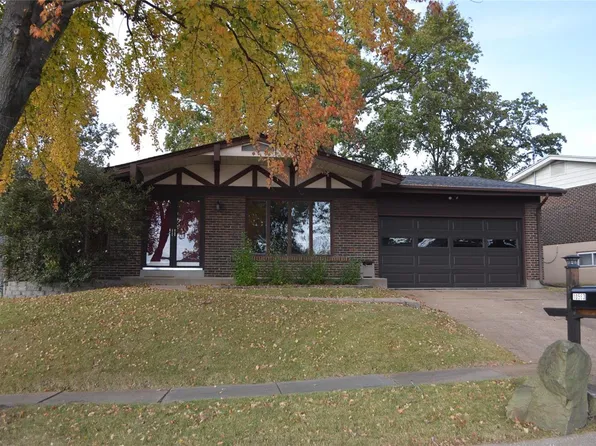 10563 Larkspur Dr, Saint Louis, MO 63123