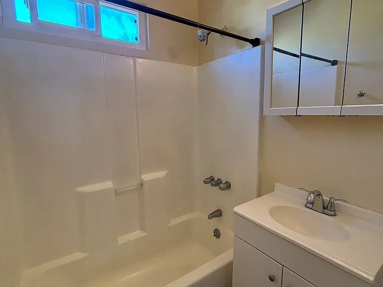 1513 W 28th St #7 — Photo 10