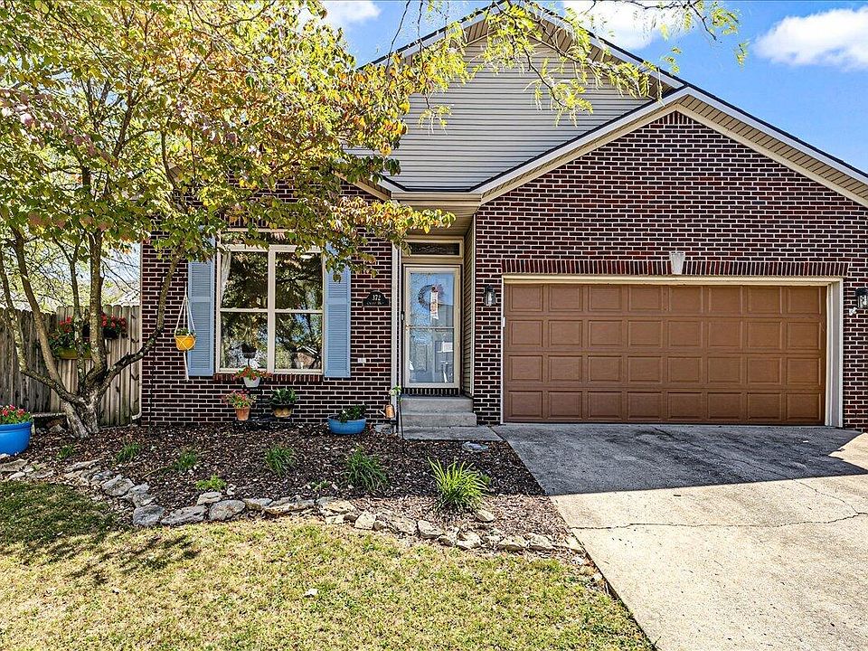 1st image of 372 Lucille Dr
