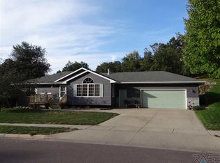 1533 N Tahoe Trl, Sioux Falls, SD 57110