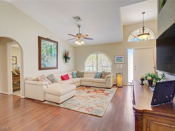 4th image of 2530 SW 38th St