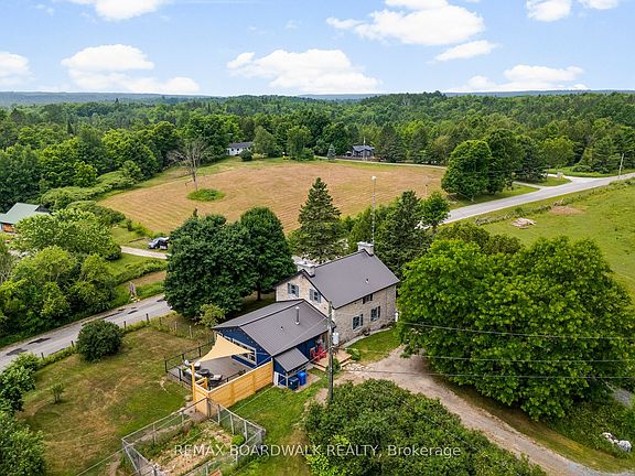 3rd image of 1415 Sheridan Rapids Rd