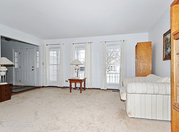 2nd image of 1243 Lakewood Cir