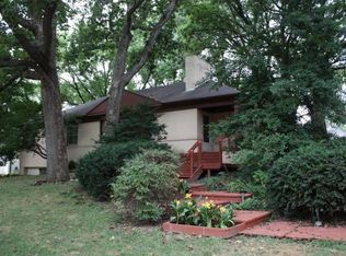 827 Oakbrook Ln, Saint Louis, MO 63132