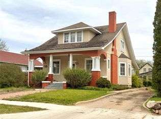 1372 98th St, North Battleford, SK S9A0M2