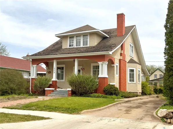 1372 98th STREET, North Battleford, SK S9A 0M2