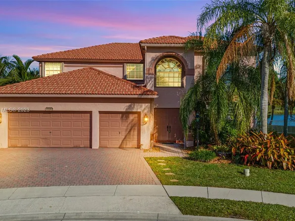 1451 NW 132nd Ave, Pembroke Pines, FL 33028