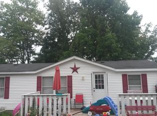 135 1/2 Valley Dr, Nitro, WV 25143