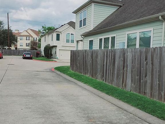 3rd image of 2926 Hebert Trail Dr