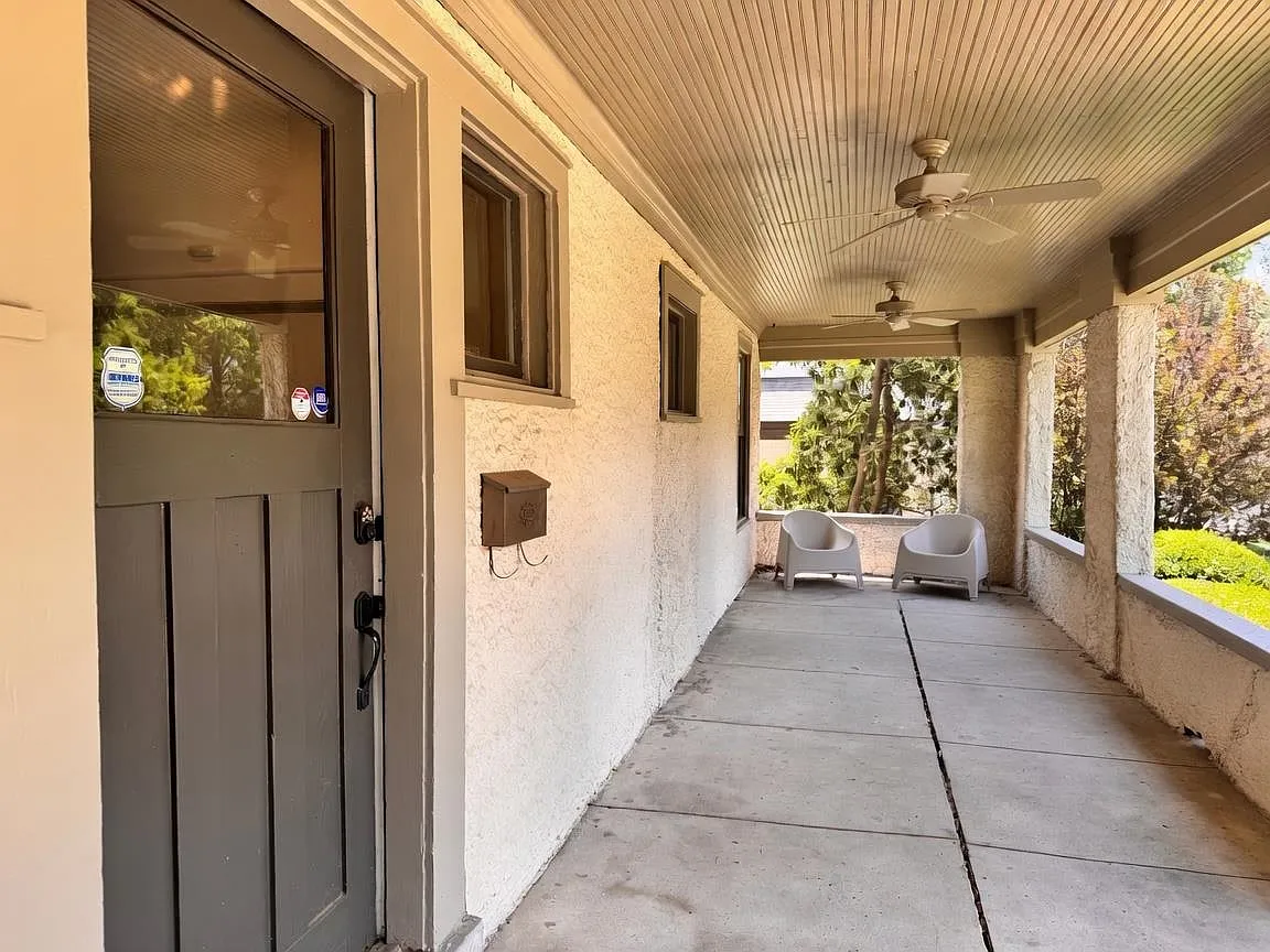 6 bed, 3.0 bath, 4009 sqft, $4,000 — Photo 2