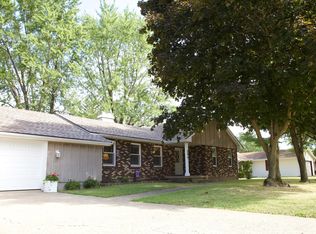 504 Cedar Dr, Clinton, IL 61727