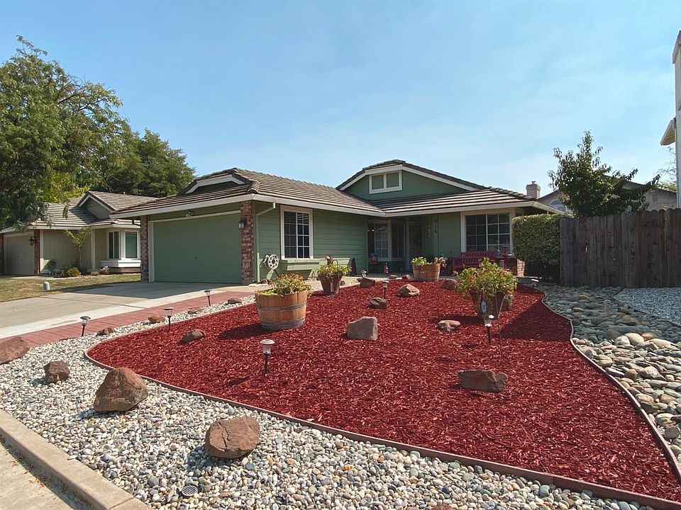 1st image of 916 Vintage Oak Ave
