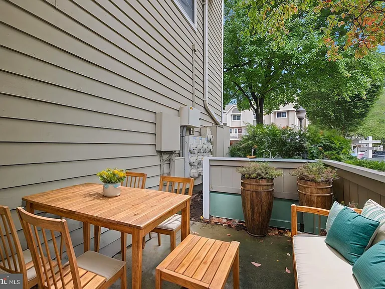 5716 Chapman Mill Dr #200 — Photo 11