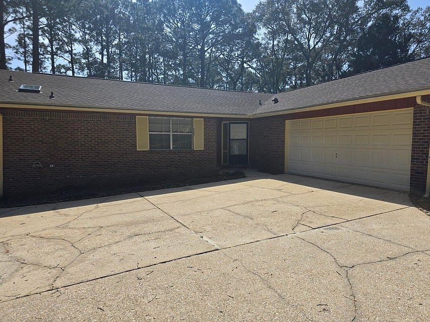 1st image of 309 Somerset Dr