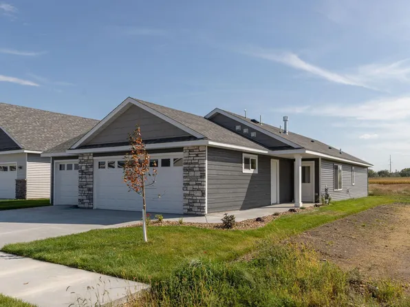 2015 Douglas Trail Dr SE, Pine Island, MN 55963