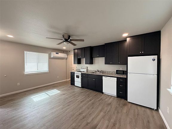 5th image of 524 N Bryan Ave
