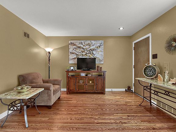 4th image of 8215 Henze Ct