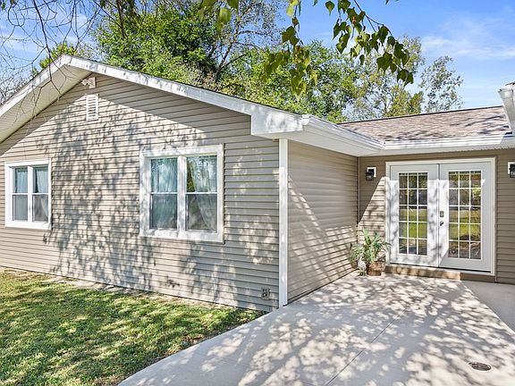 3rd image of 1114 Cinnamon Dr