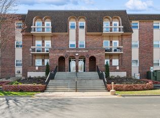 1501 Darien Lake Dr #A-101, Darien, IL 60561