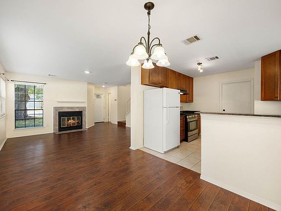 5th image of 2409 Dowd Ln