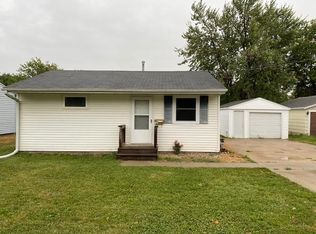 702 E 12th Street Pl N, Newton, IA 50208