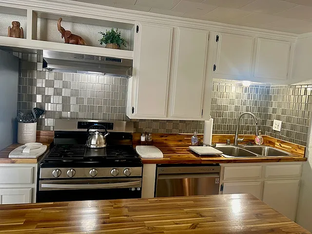 2458 Santa Ana Ave #C — Photo 8