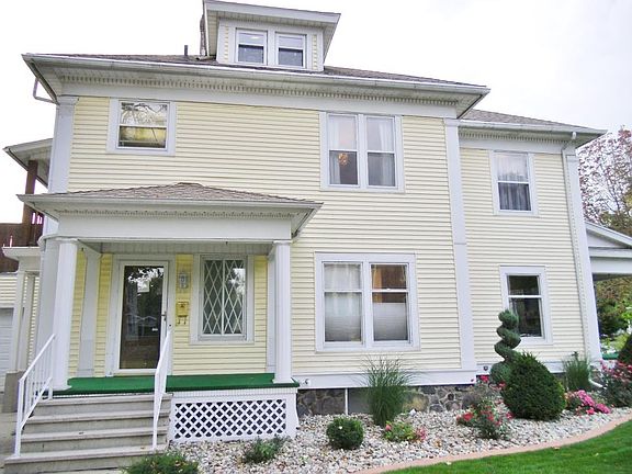 3rd image of 410 E Mitchell St