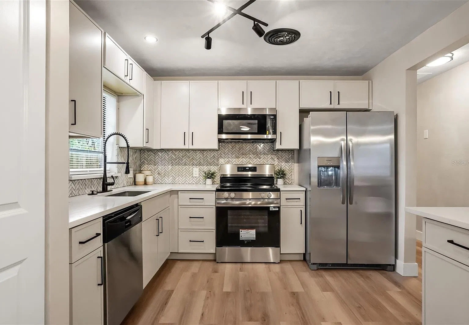 4 bed, 1694 sqft, $3,500 — Photo 3