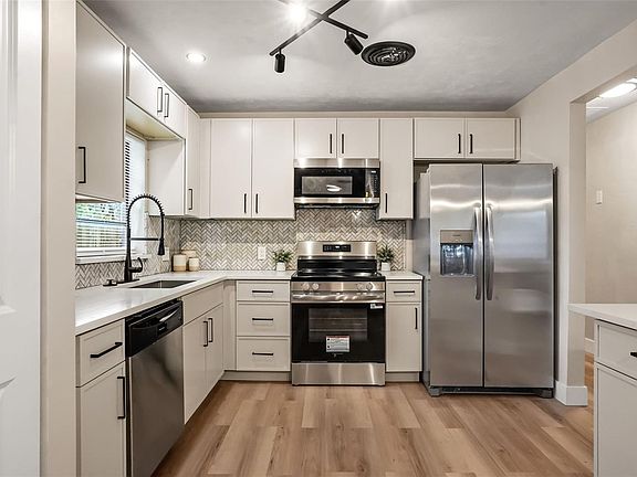 3rd image of 1348 Radclyffe Rd #A
