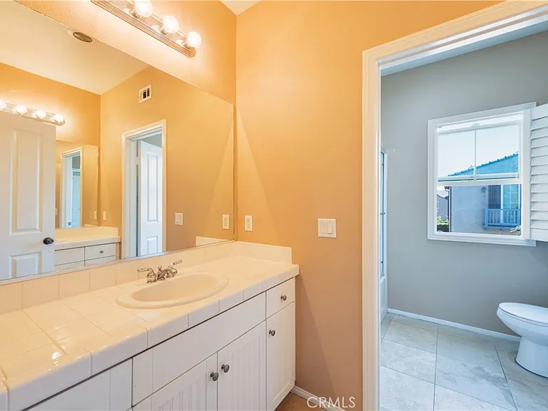 3513 W Hughes Ln — Photo 36