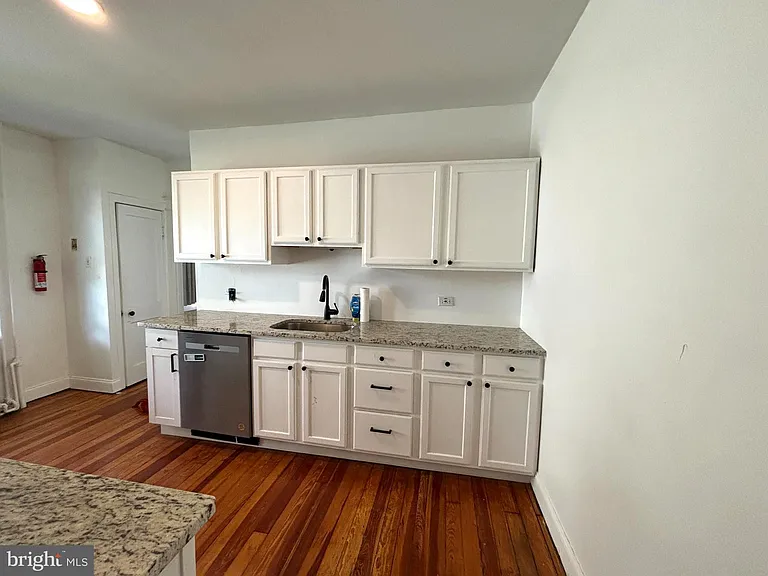 14 Simpson Ave — Photo 3