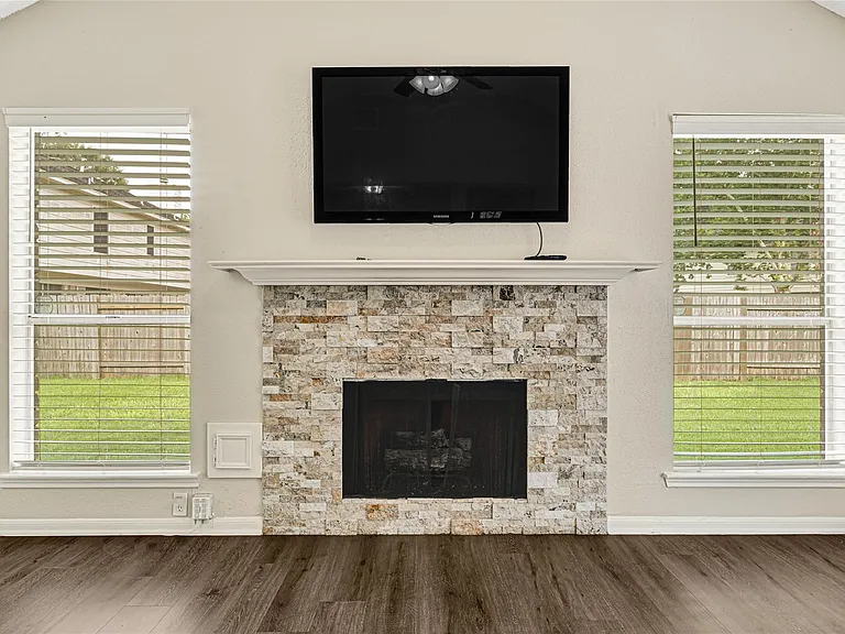 4010 Spring Garden Dr — Photo 11