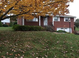 102 Woodmere Dr, New Stanton, PA 15672