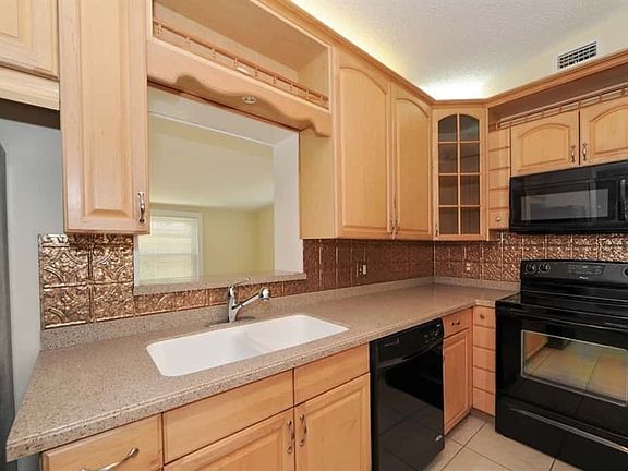 5th image of 2103 Ivy Pl