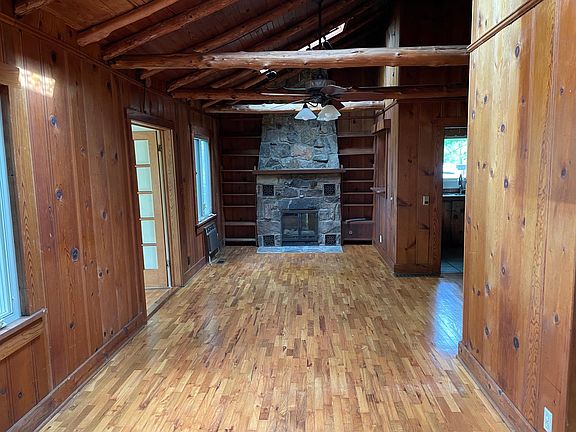 2nd image of 850 N Skyline Dr