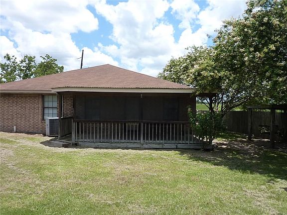 4th image of 210 Blakewood St