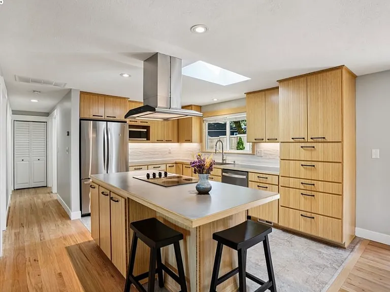 2400 Dillow Dr — Photo 2