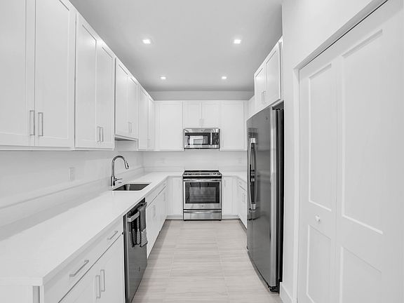 5th image of 10938 Preachers Cove Ln