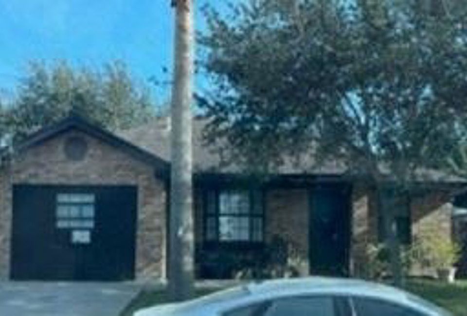 1st image of 856 E Kika De La Garza Blvd