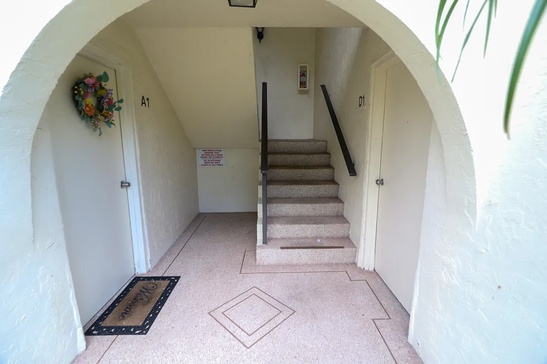 2 bed, 1115 sqft, $1,800 — Photo 2