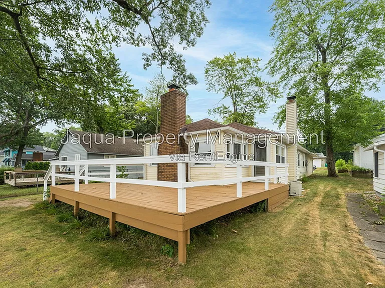 1209 Lakeview Dr — Photo 4